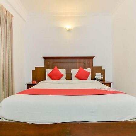 Centre Point Hotel Kochi Exterior photo