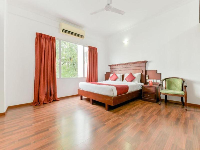 Centre Point Hotel Kochi Exterior photo