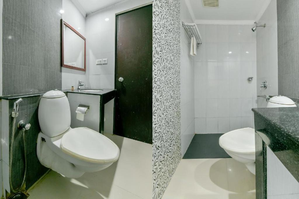 Centre Point Hotel Kochi Exterior photo