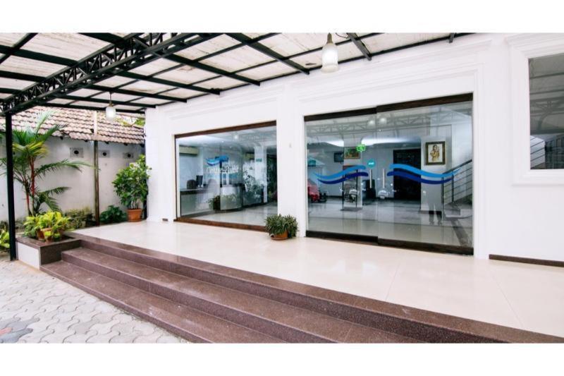Centre Point Hotel Kochi Exterior photo