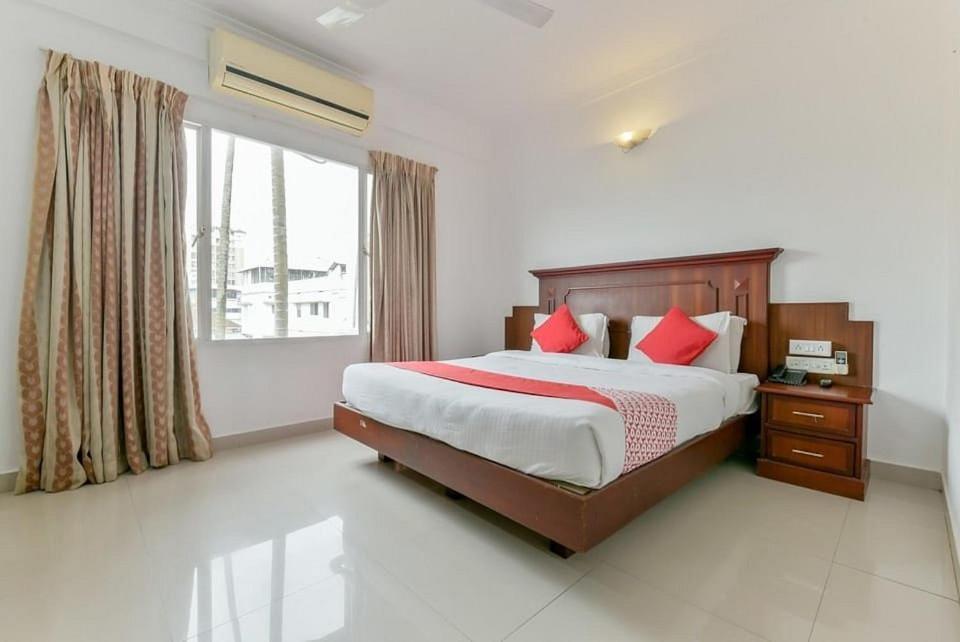 Centre Point Hotel Kochi Exterior photo