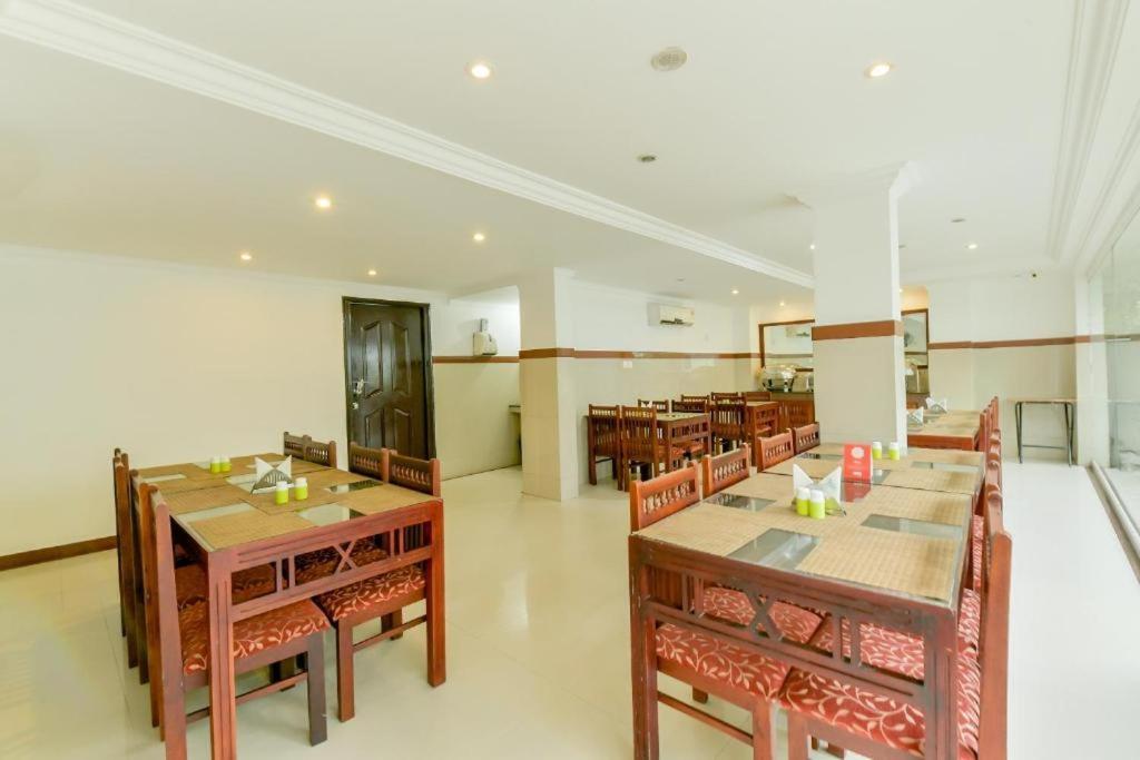 Centre Point Hotel Kochi Exterior photo
