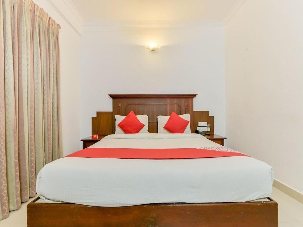 Centre Point Hotel Kochi Exterior photo