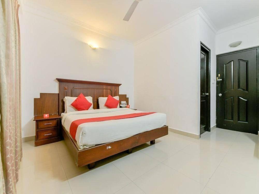 Centre Point Hotel Kochi Exterior photo