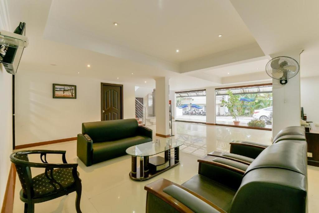 Centre Point Hotel Kochi Exterior photo