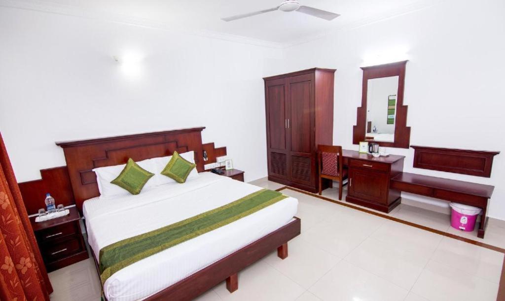 Centre Point Hotel Kochi Exterior photo