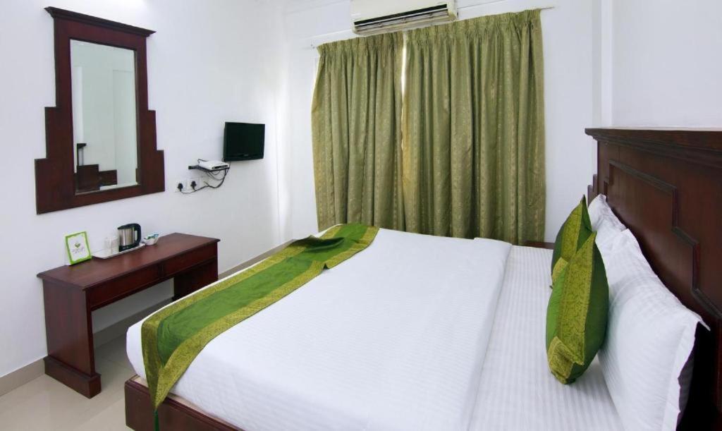 Centre Point Hotel Kochi Exterior photo