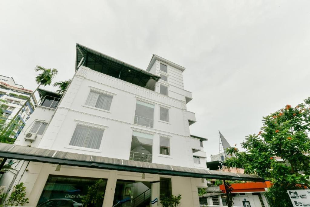 Centre Point Hotel Kochi Exterior photo